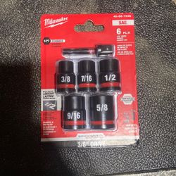 Milwaukee 3/8” DRIVE  Socket Set( 3/8,7/16,1/2,9,16,5,8)