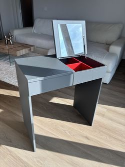 Vanity desk