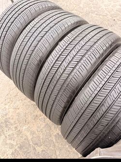 255 60 R 18 vendo llantas usadas Marca Goodyear