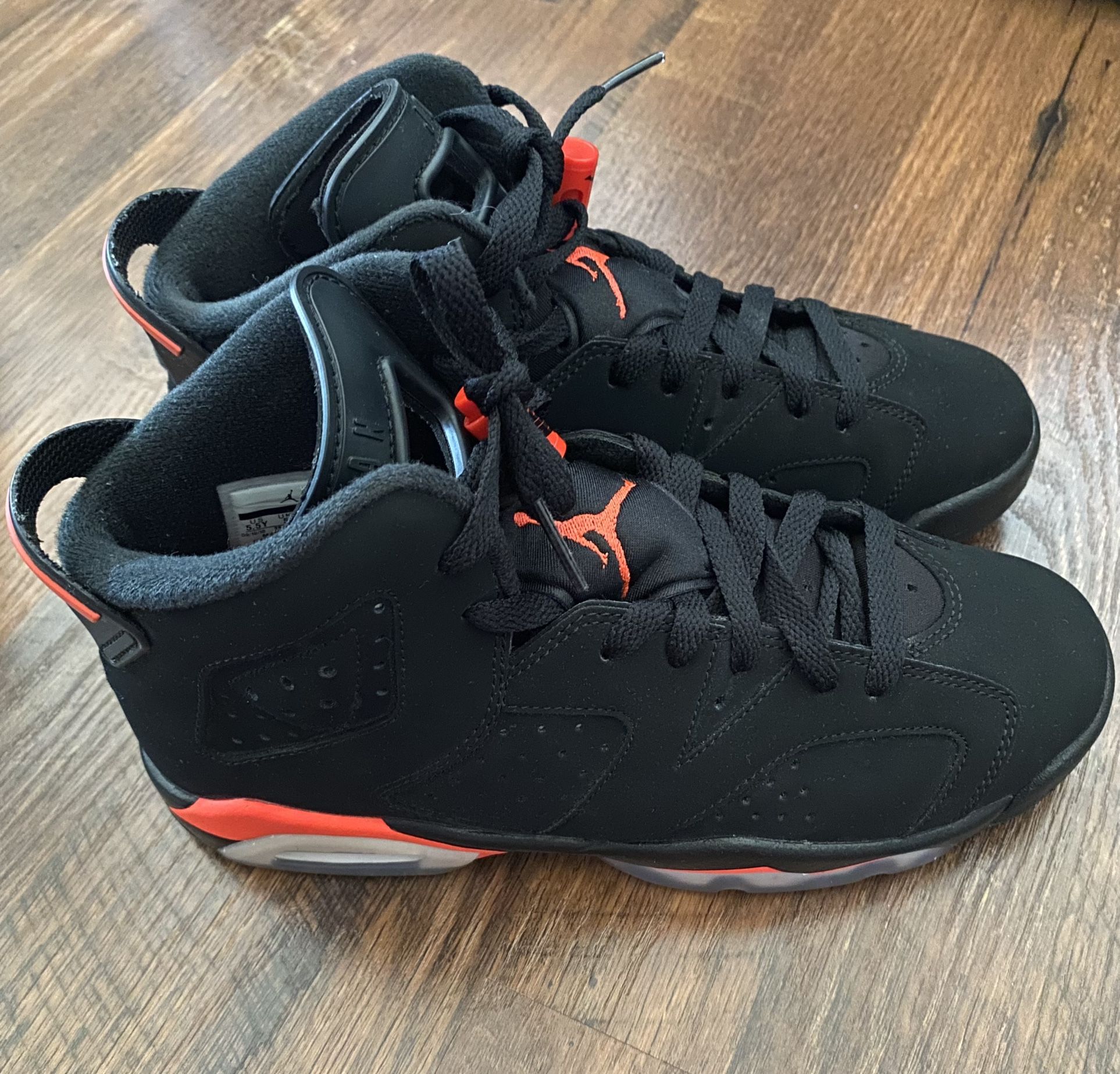Jordan Retro Black/Infrared Men's, Women's)