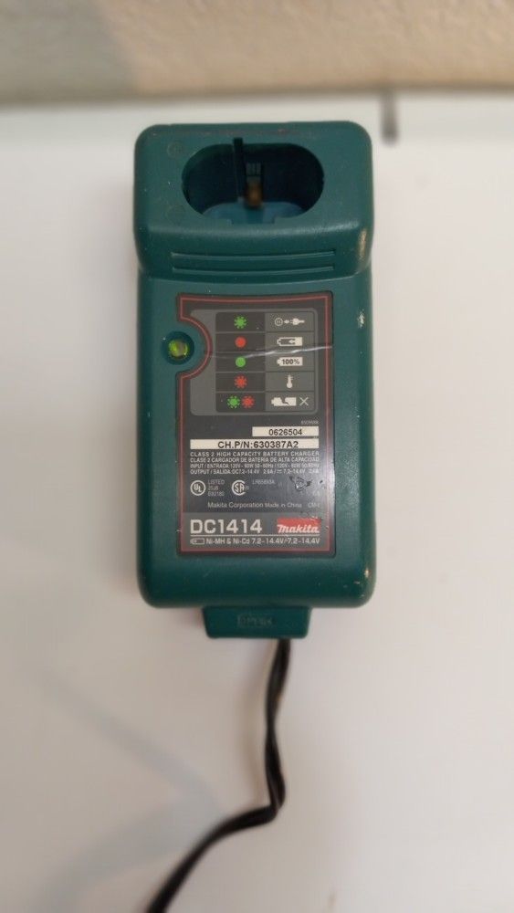 Makita 7.4-14 Volt Battery Charger Dc1414