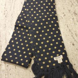 Lot of 3 winter scarfs (flip thru 3 pics)