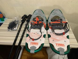 New pair of Tubbs Snow Shoes w/ poles