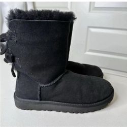 UGG BOOTS BAILEY II SZ 8📍PICK UP 7th St & BASELINE RD📍