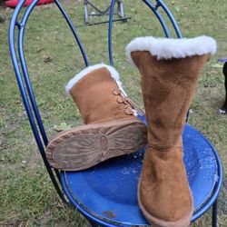 Girls Size 1 &2 Ugg Boot