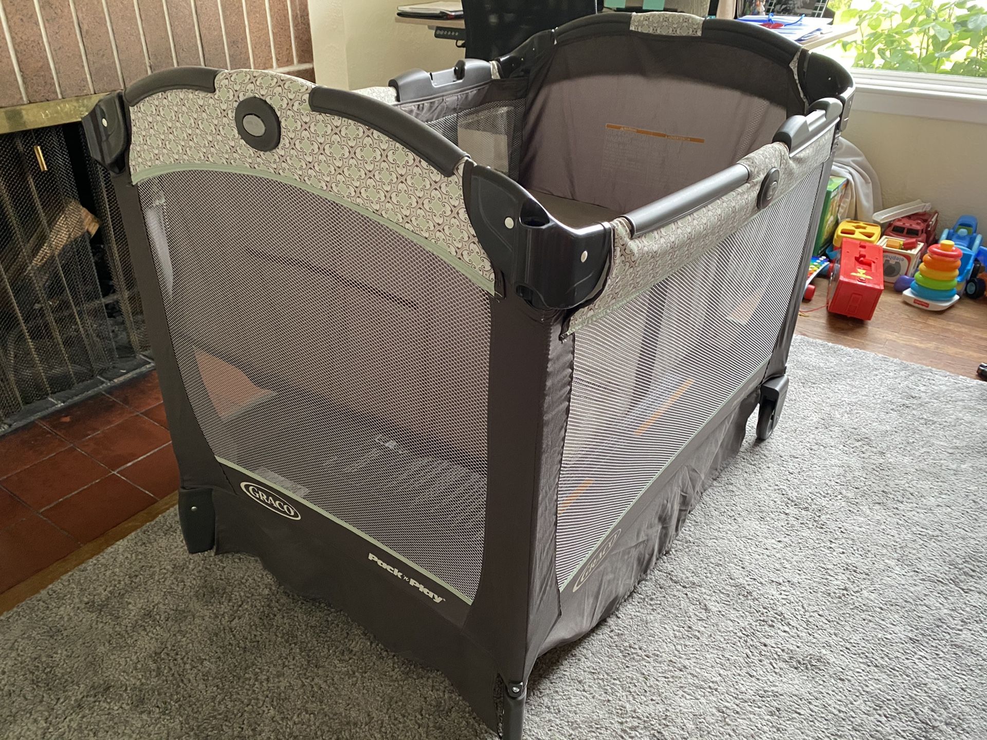 Graco Pack ‘n’ Play Playard Snuggle Suite LX for Sale in Everett, WA