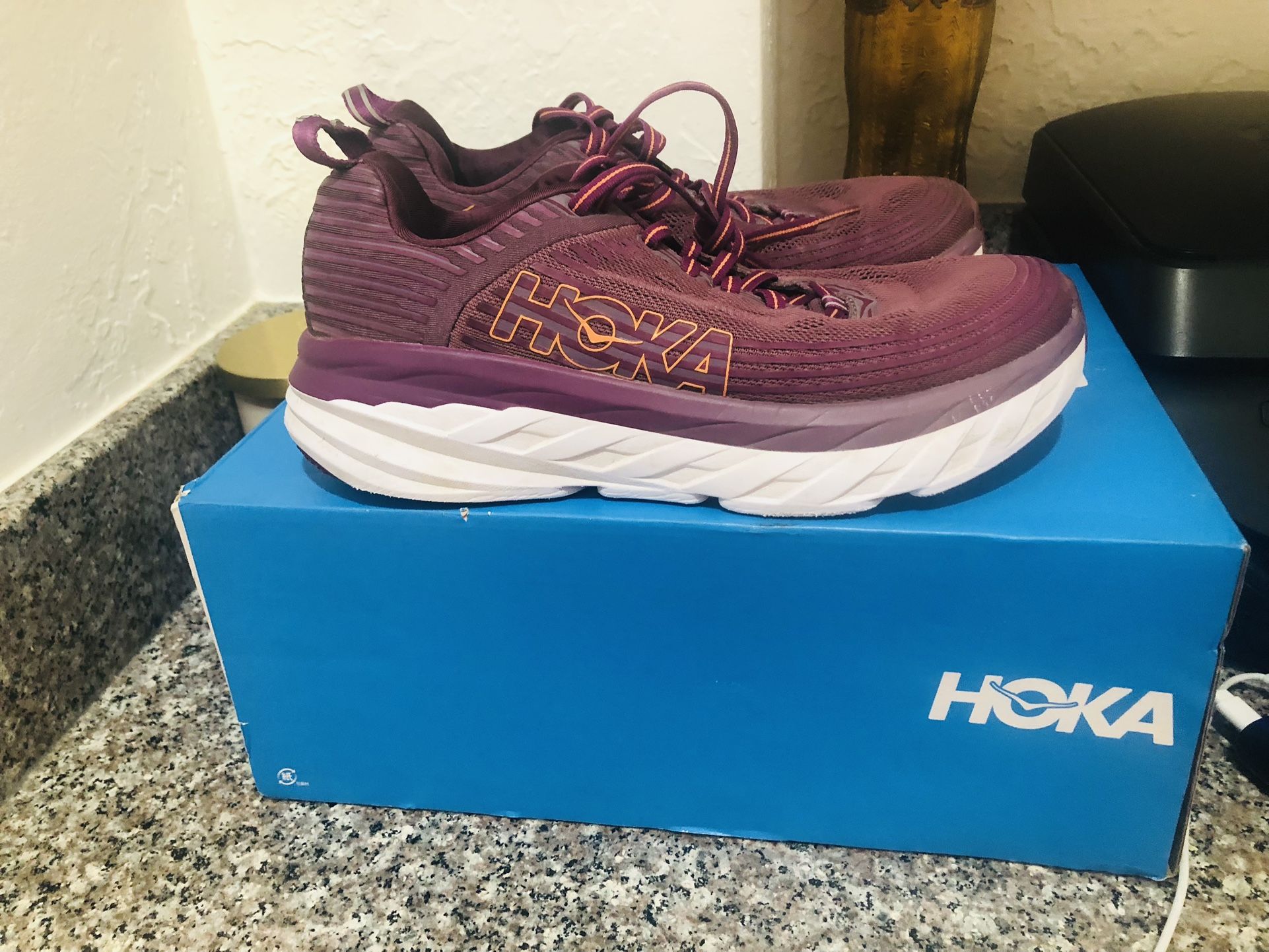 Woman’s Tennis Shoes Size 7.5 Good Condition