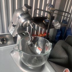 Kitchenaid 5 quart tilt-head stand mixer with glass bowl and flex edge beater. Silver. Marp $899