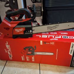 Milwaukee
M18 FUEL 14 in. 18V Lithium-Ion Brushless Cordless Battery Top Handle Chainsaw (Tool Only)