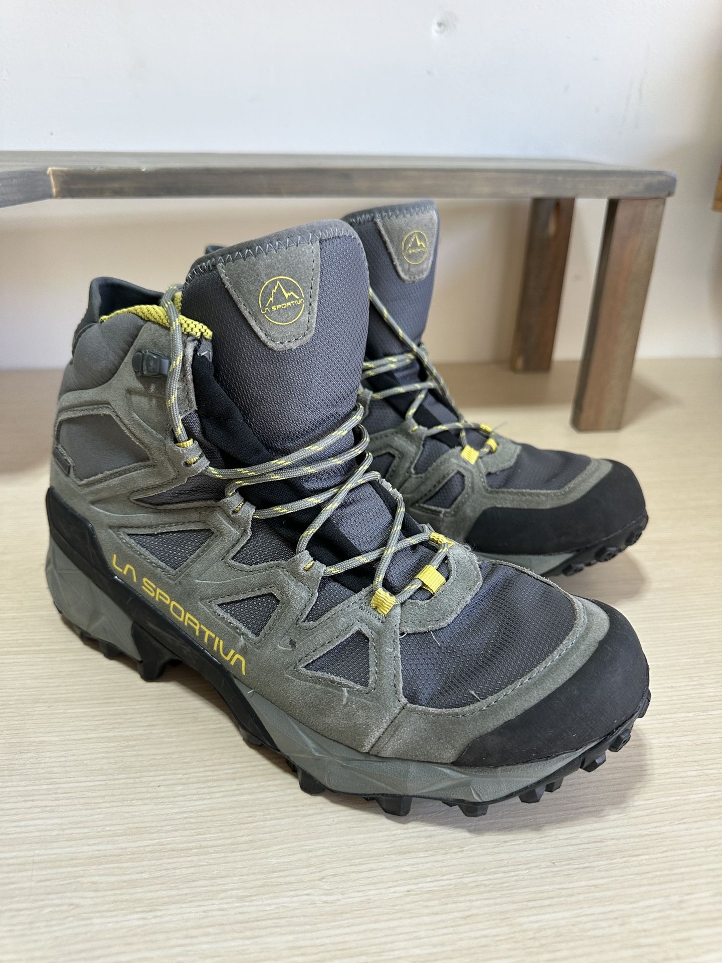 NEW - La Sportiva Saber GTX Hiking Boots - Women's size 10