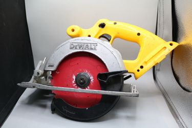 DeWalt 18V Cordless Circular Saw DC390 (No Shipping)
