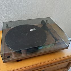 Pro Ject T1 Phono Turntable