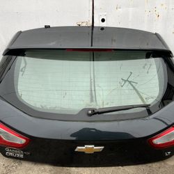 18 Chevy Cruze Hatchback Door (parts)