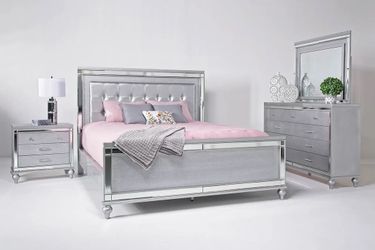Queen bed, dresser, mirror, and nightstand