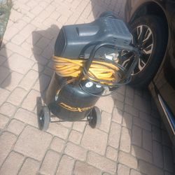 10 Gallon 3 Horsepower Working Compressor. With Husky Hose 