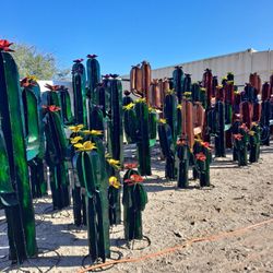 Metal Yard Art, BIRDBATHS & POTTERY 🌵 🌻 