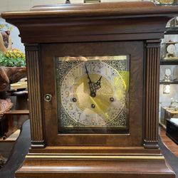 VINTAGE HOWARD MILLER MANTLE CLOCK TRIPLE CHIME KEY WIND MOVT # 612436 2 JEWELS/ KEY WORKS