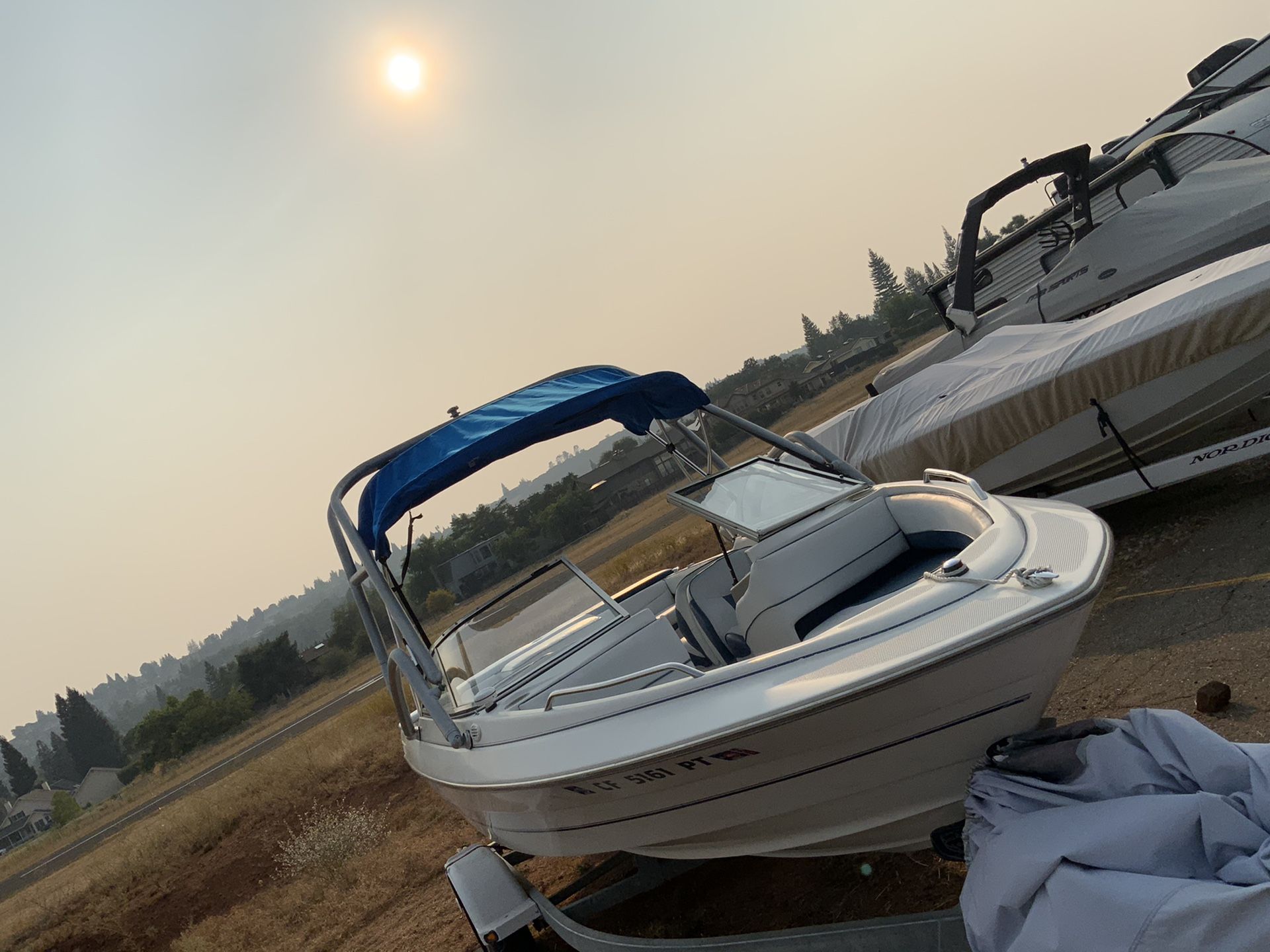2001 bayliner capri w/ wakeboard tower for Sale in Shingle Springs, CA