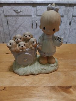 Precious Moments Figurine "God Loveth A Cheerful Giver" Figurine 1977