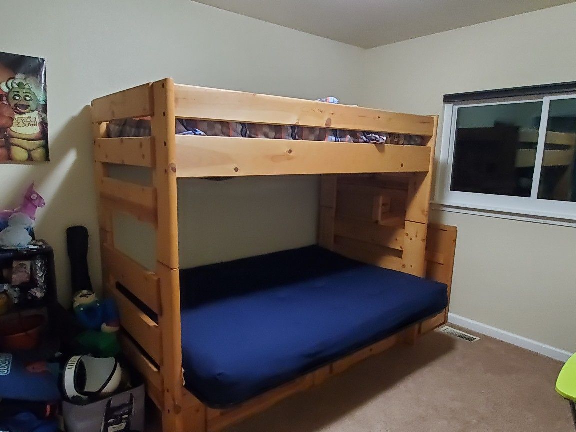 Bunkhouse Full (futon)/Twin bunkbed w/futon & storage trundle