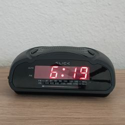 Extra Loud Alarm Clock + AM/FM Radio (Great Condition)