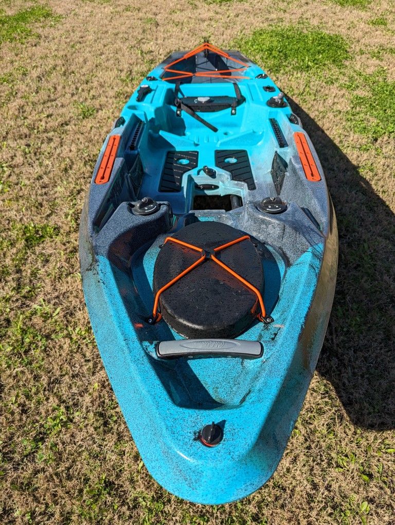 Old Town Sportsman 106 PDL Pedal Fishing Kayak Photic Camo for Sale in