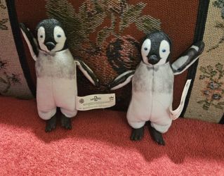 BURGER KING 2  HAPPY FEET # 2  MINI PLUSH ANIMAL PINGUINS  APROX 4" PRE-OWNED