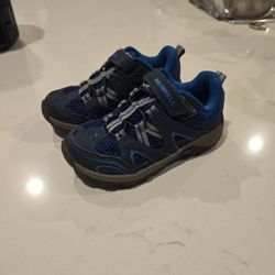 Kid  Shoes Size 11 Merrell / Zapatos Niño Medida 11 