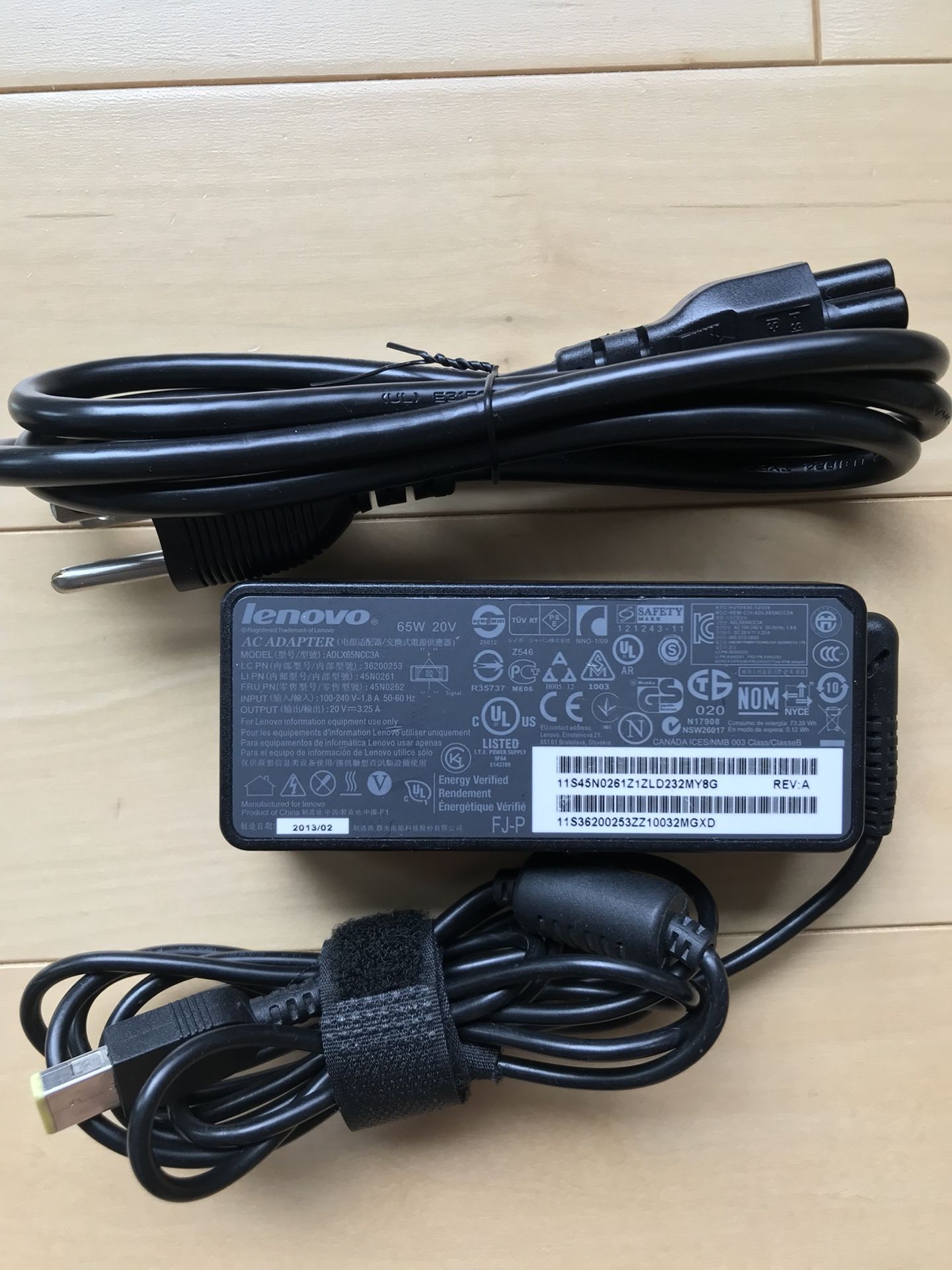 Lenovo thinkpad 65w AC adapter