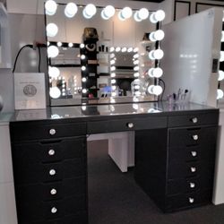 Stylish Hollywood Makeup Vanity With Bluetooth 