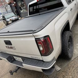 Rolling  Tonneau Cover