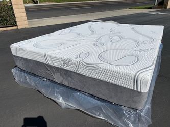 Cal King Organic Cool Gel Memory Foam Mattress!!