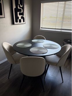 Round kitchen table