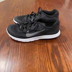 Nike Women’s Athletic Shoes Size 7