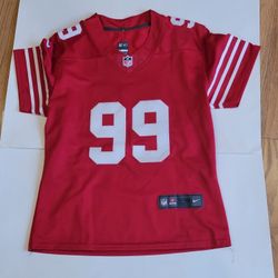 Nike NFL On Field Women's Red 49ers #99 DeForest Buckner Jersey Size XXL 
Stiched Embroidered. Pre-owned, perfect shape, like new. See the photos. 
Si