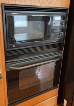 GE wall oven and microwave combo, used but both work fine