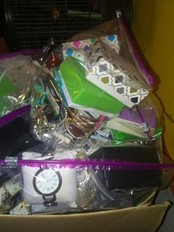 Gallon. Costume jewelry