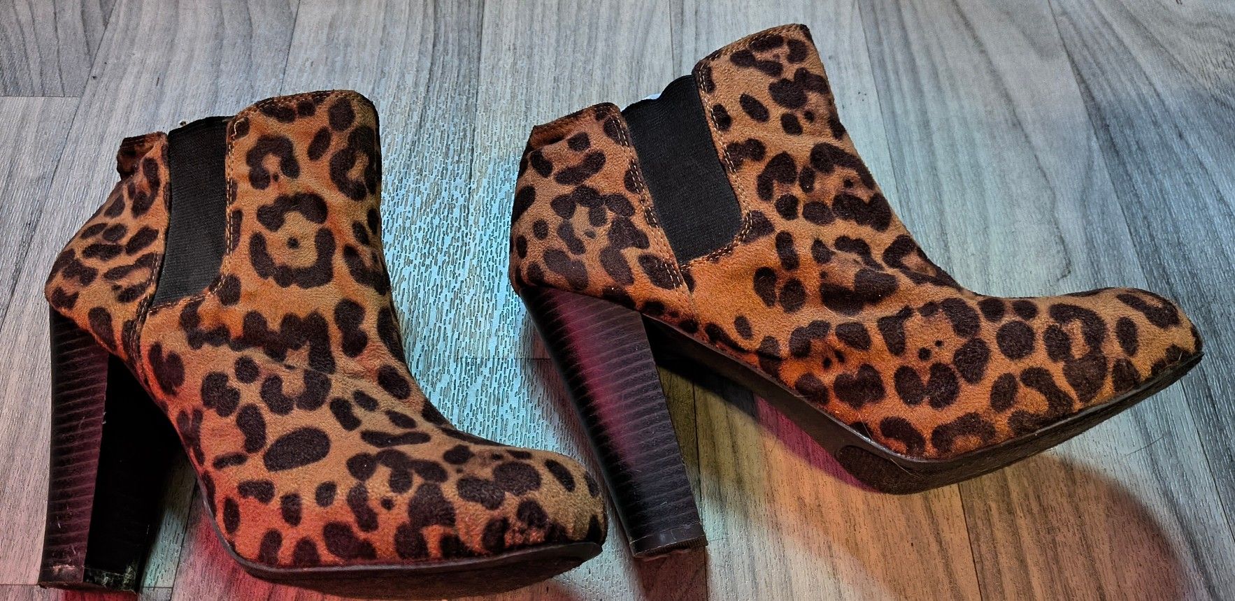 Women's 8.5 Boots (4 Pairs)