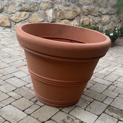 Large Pot , Faux Terracotta 