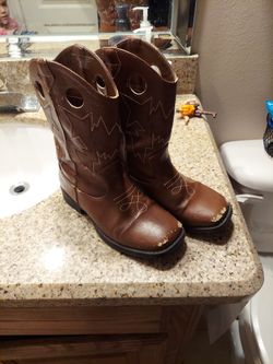 Youth Boys Size 2 Used Boots