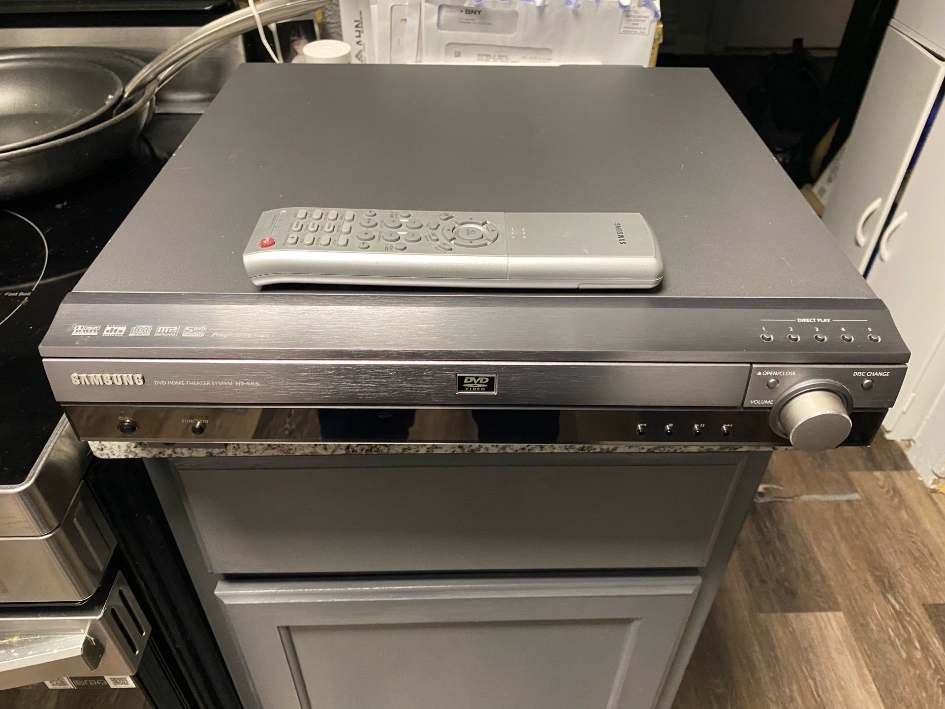 Samsung DVD Home Theater System HT-SK5 5 Disc DVD CHANGER! Nice