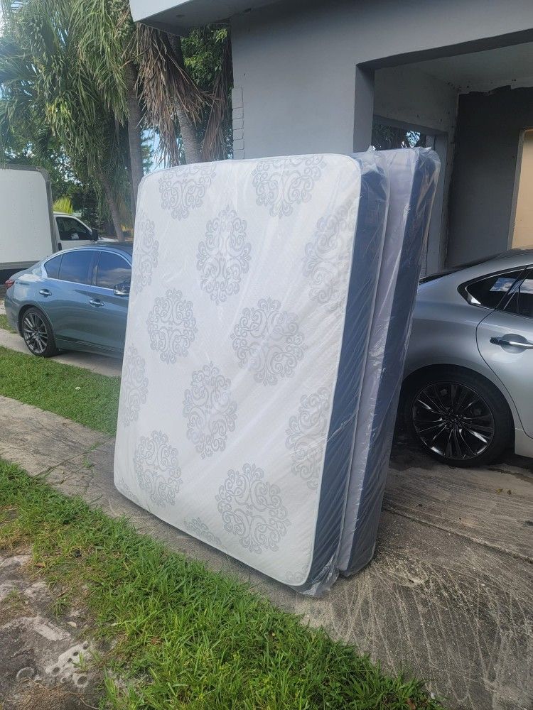 NEW Queen MATTRESS and BOX SPRING. Bed frame not included👍