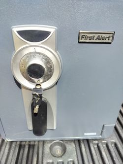 Beast strong safe in good condition 2 keys  to it works well