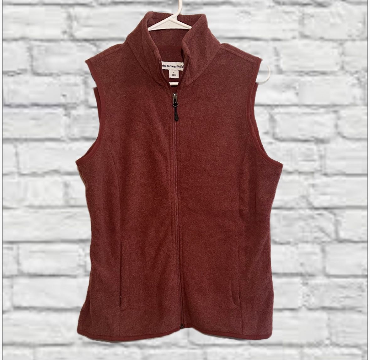 Amazon Essentials Fleece Vest Size Medium NWT Ladies Dark Mauve