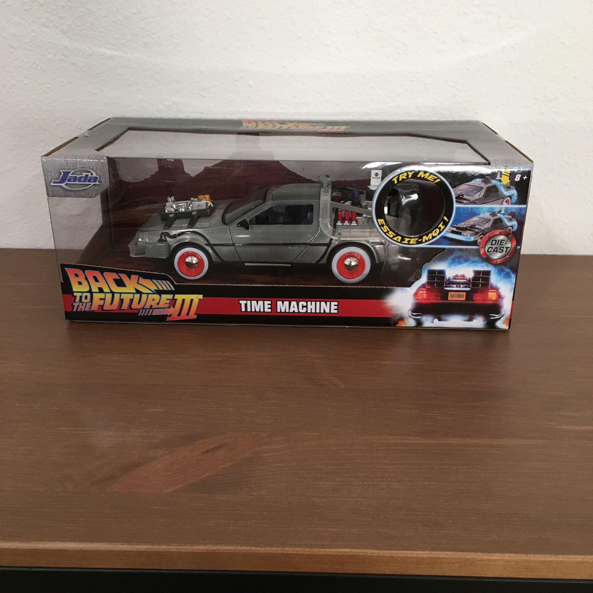 Jada Diecast 1:24 Scale Back To The Future Time Machine !!!