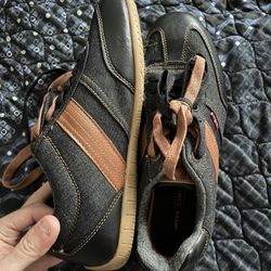 Levis Shoes Like New Size 9 