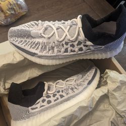 Yeezy 350 V2 Knit 