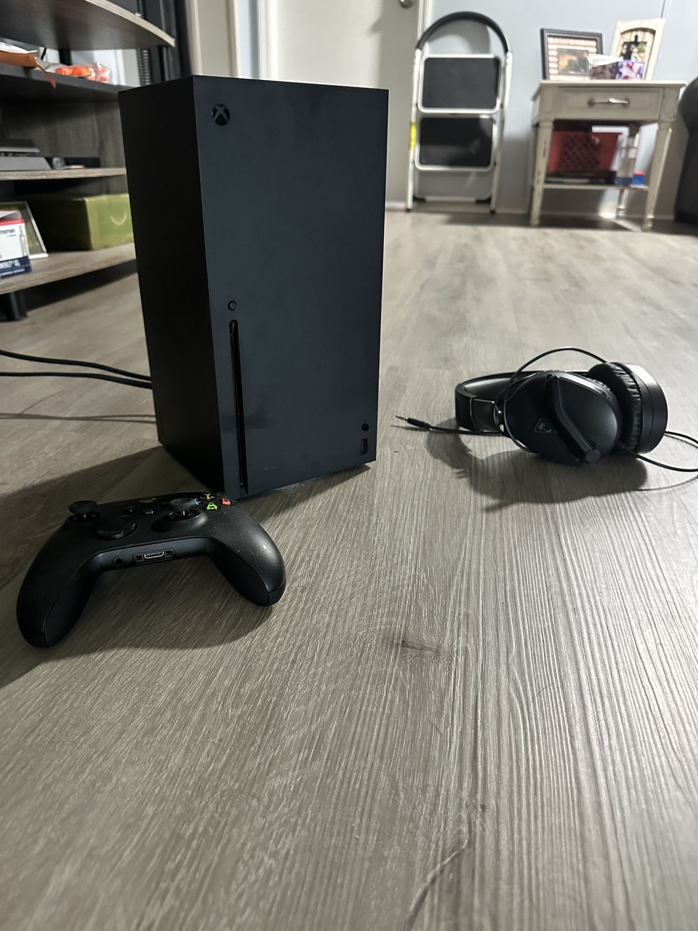 Xbox series X with wireless controller and turtle beach headset