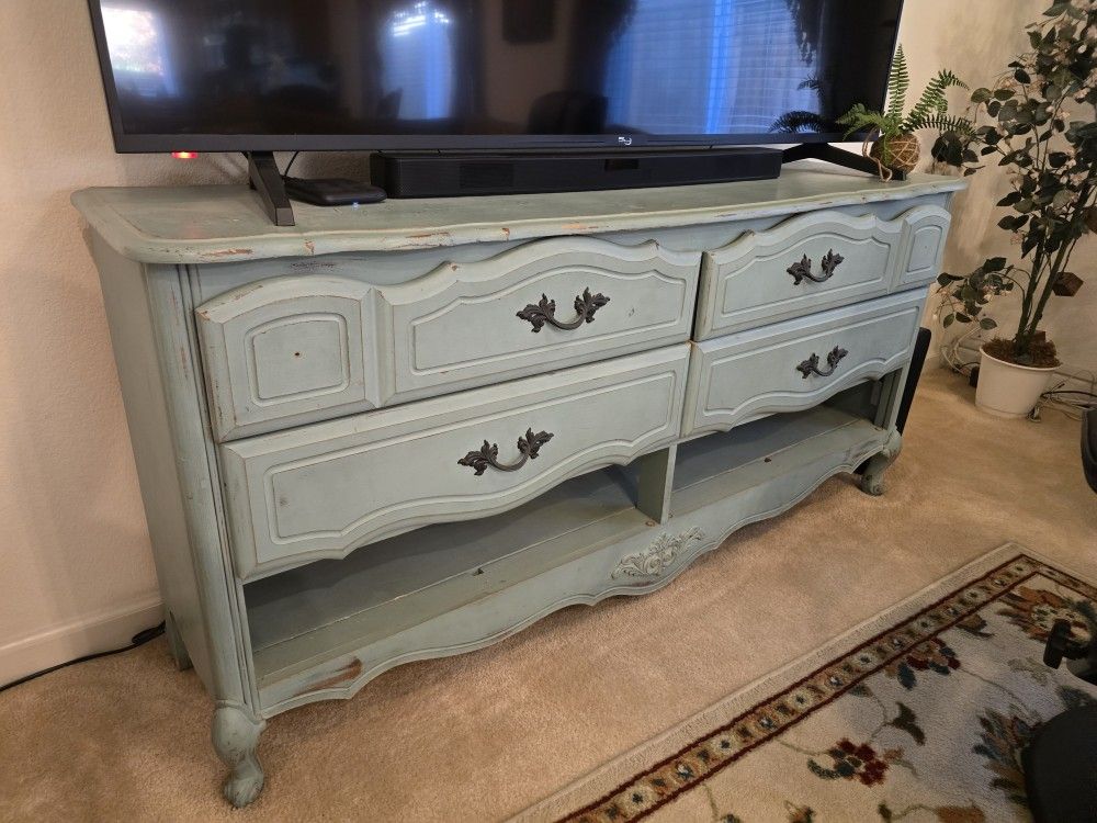 Dresser / TV Stand