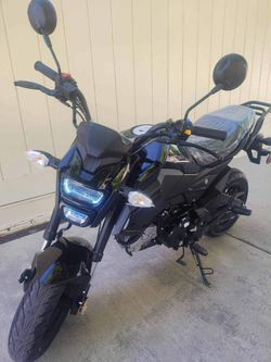 Honda grom manual street legal motorcycle 2 seater brand new in payments